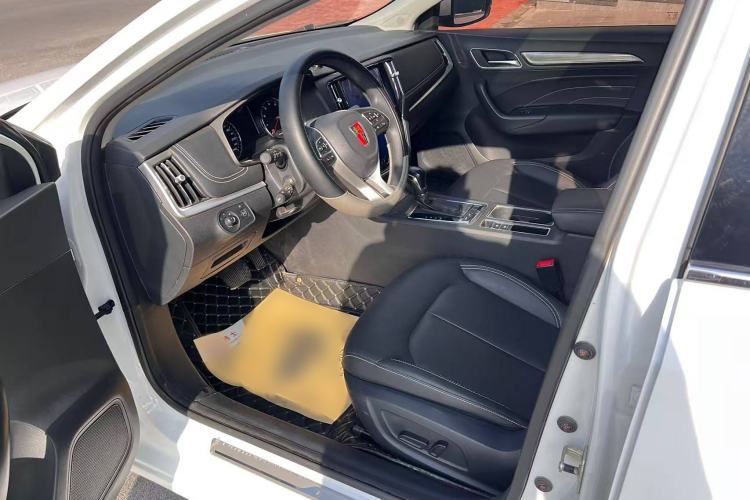 Used Roewe i6 2020 PLUS 1.6L CVT 4G Connected Glory Flagship Edition Interior 3
