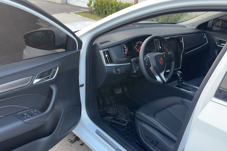 Used Roewe i6 2020 PLUS 1.6L CVT 4G Connected Glory Flagship Edition Interior 3