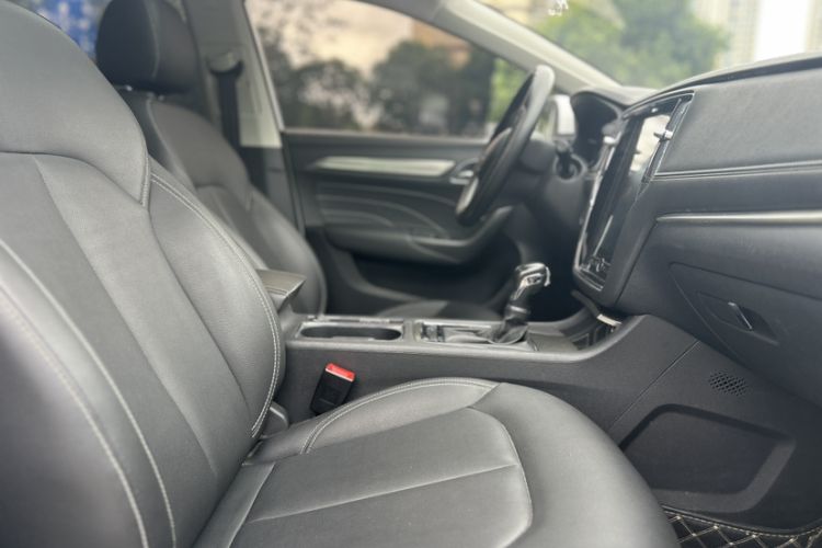Used Roewe i6 2020 PLUS 1.6L CVT 4G Connected Glory Flagship Edition Interior 3