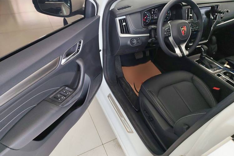 Used Roewe i6 2020 PLUS 1.6L CVT 4G Connected Glory Flagship Edition Interior 3