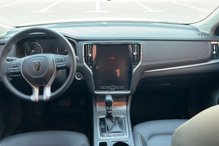 Used Roewe i6 2020 PLUS 1.6L CVT 4G Connected Glory Flagship Edition Interior 3