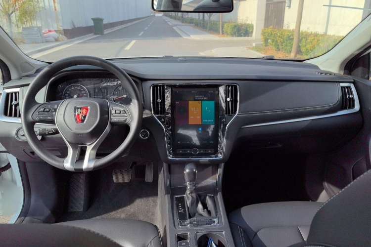 Used Roewe i6 2020 PLUS 1.6L CVT 4G Connected Glory Flagship Edition Interior 3