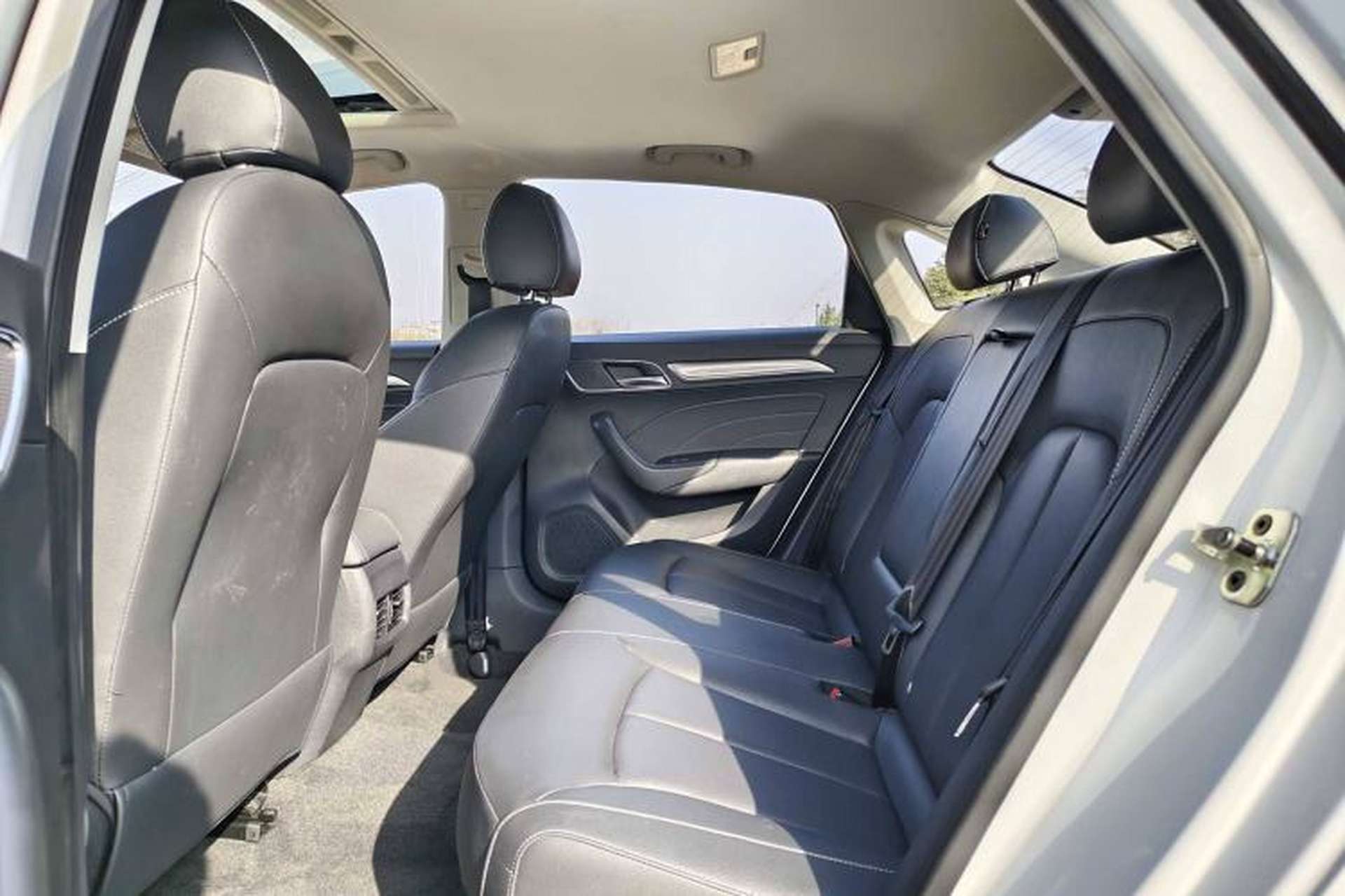 Used Roewe i6 2020 PLUS 1.6L CVT 4G Connected Glory Flagship Edition Interior 3