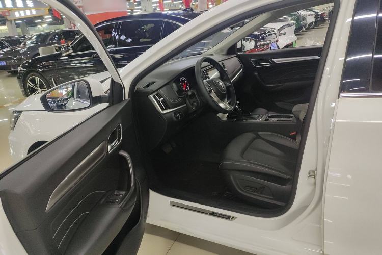 Used Roewe i6 2020 PLUS 1.6L CVT 4G Connected Glory Flagship Edition Interior 3