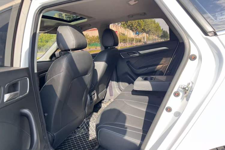 Used Roewe i6 2020 PLUS 1.6L CVT 4G Connected Glory Flagship Edition Interior 4