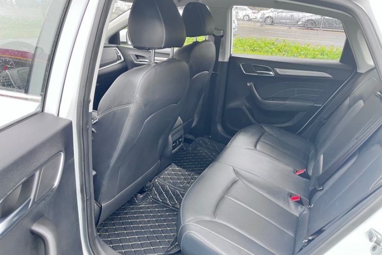 Used Roewe i6 2020 PLUS 1.6L CVT 4G Connected Glory Flagship Edition Interior 4