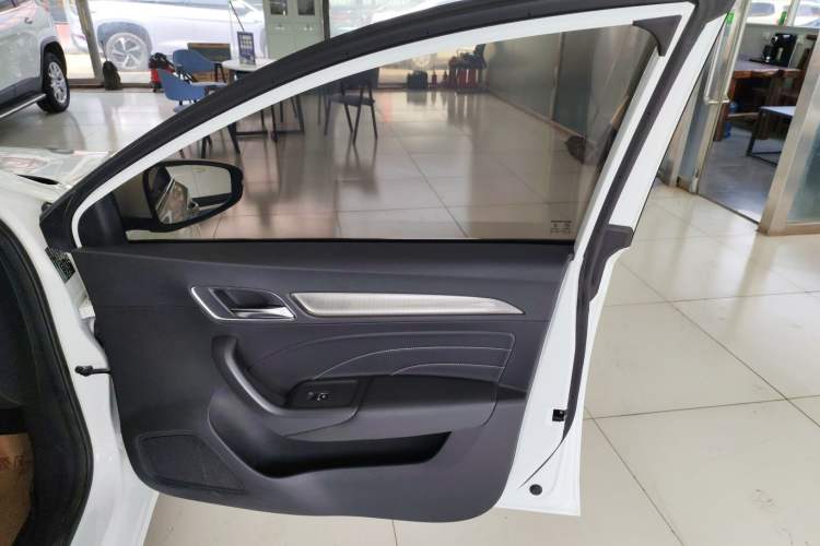 Used Roewe i6 2020 PLUS 1.6L CVT 4G Connected Glory Flagship Edition Interior 5