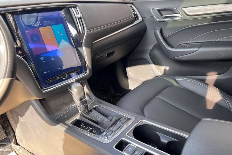 Used Roewe i6 2020 PLUS 1.6L CVT 4G Connected Glory Flagship Edition Interior 6