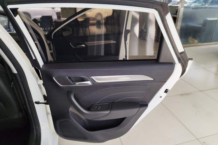 Used Roewe i6 2020 PLUS 1.6L CVT 4G Connected Glory Flagship Edition Interior 6