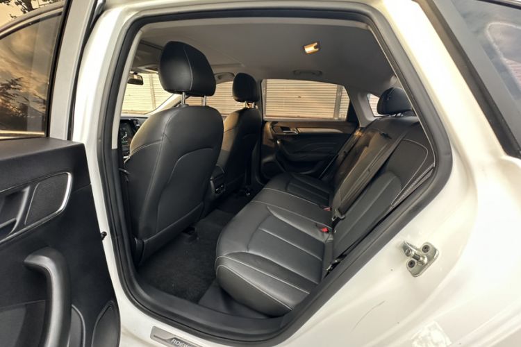 Used Roewe i6 2020 PLUS 1.6L CVT 4G Connected Glory Flagship Edition Interior 6