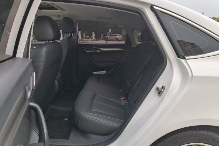 Used Roewe i6 2020 PLUS 1.6L CVT 4G Connected Glory Flagship Edition Interior 6