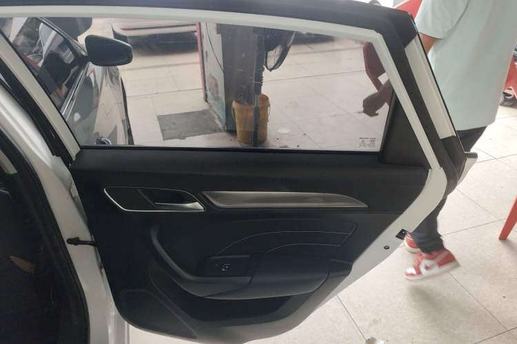 Used Roewe i6 2020 PLUS 1.6L CVT 4G Connected Glory Flagship Edition Interior 6