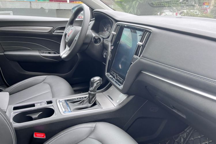Used Roewe i6 2020 PLUS 1.6L CVT 4G Connected Glory Flagship Edition Interior 6