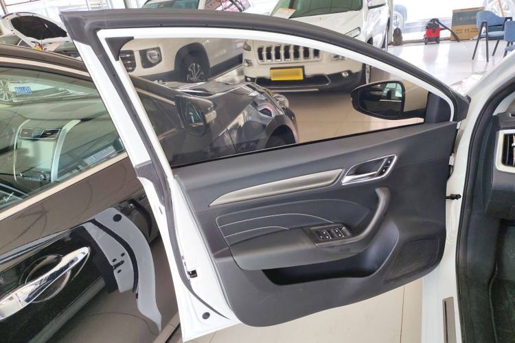 Used Roewe i6 2020 PLUS 1.6L CVT 4G Connected Glory Flagship Edition Interior 7