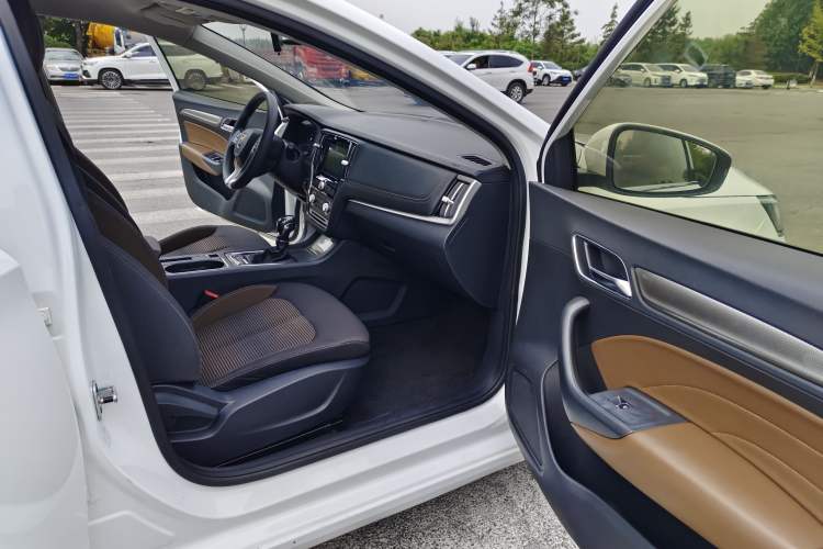 Used Roewe i6 2020 PLUS 1.6L CVT 4G Connected Glory Luxury Edition Interior 7
