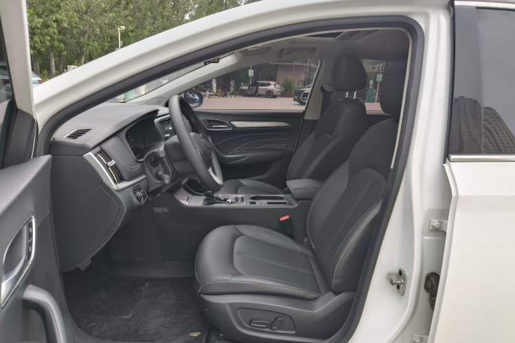 Used Roewe i6 2020 PLUS 1.6L CVT 4G Connected Glory Flagship Edition Interior 7