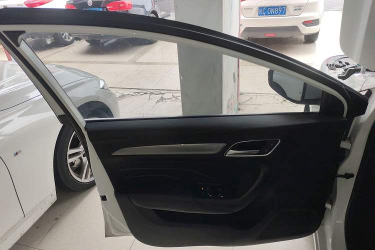 Used Roewe i6 2020 PLUS 1.6L CVT 4G Connected Glory Flagship Edition Interior 7
