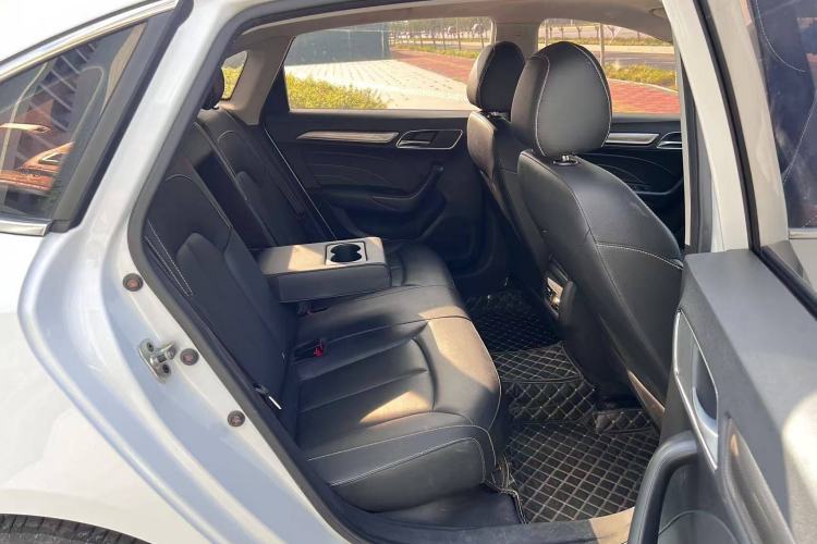 Used Roewe i6 2020 PLUS 1.6L CVT 4G Connected Glory Flagship Edition Interior 8