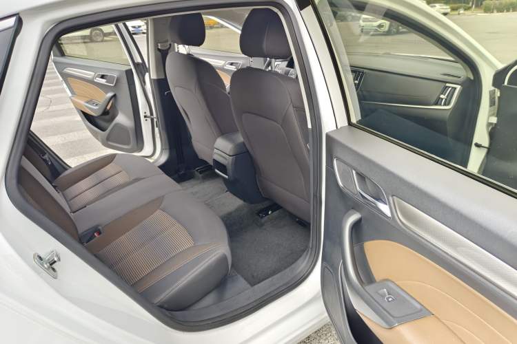 Used Roewe i6 2020 PLUS 1.6L CVT 4G Connected Glory Luxury Edition Interior 8