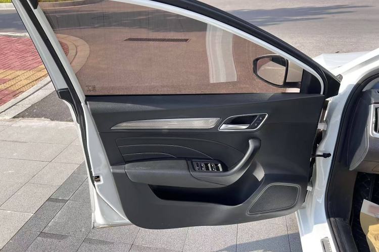 Used Roewe i6 2020 PLUS 1.6L CVT 4G Connected Glory Flagship Edition Interior 9