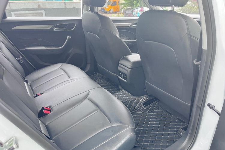 Used Roewe i6 2020 PLUS 1.6L CVT 4G Connected Glory Flagship Edition Interior 9