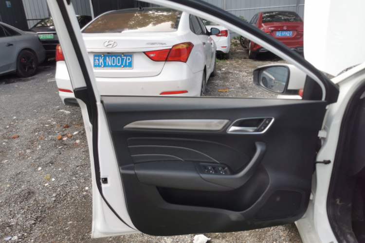 Used Roewe i6 2020 PLUS 1.6L CVT 4G Connected Glory Flagship Edition Left Front Door Interior