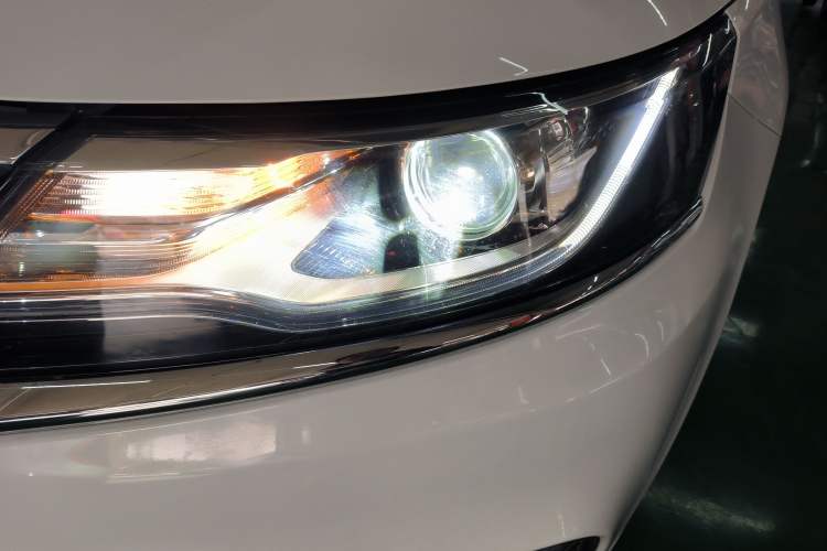 Used Roewe i6 2020 PLUS 1.6L CVT 4G Connected Glory Flagship Edition Left Front Headlight