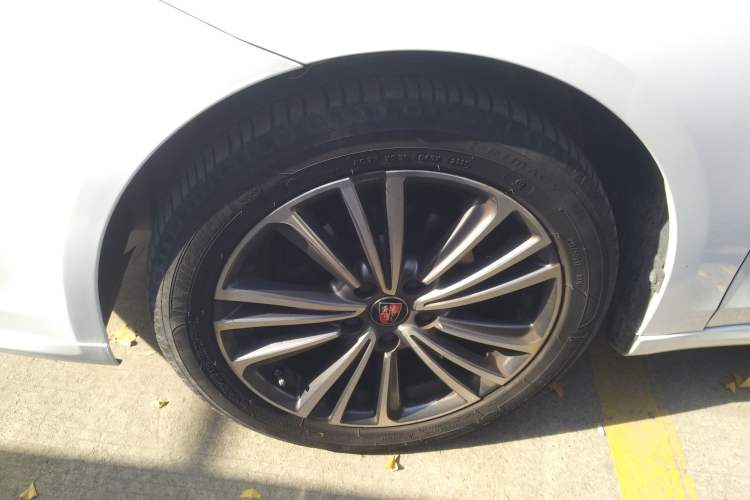 Used Roewe i6 2020 PLUS 1.6L CVT 4G Connected Glory Flagship Edition Left Front Wheel Hub