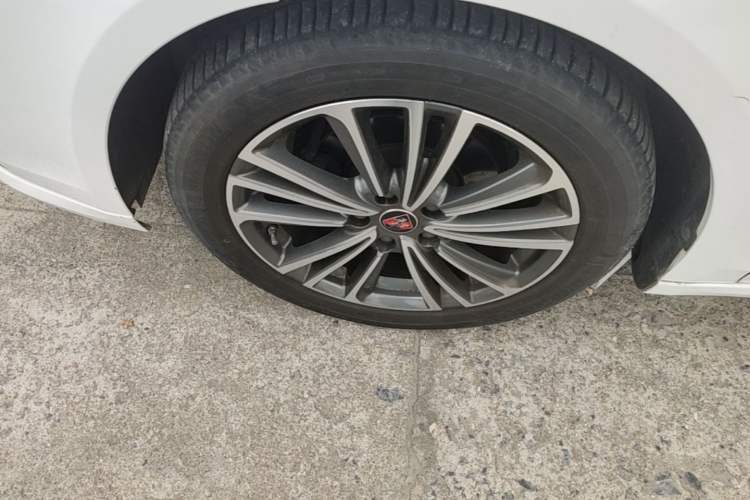 Used Roewe i6 2020 PLUS 1.6L CVT 4G Connected Glory Flagship Edition Left Front Wheel Hub