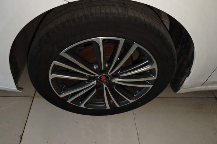 Used Roewe i6 2020 PLUS 1.6L CVT 4G Connected Glory Flagship Edition Left Front Wheel Hub