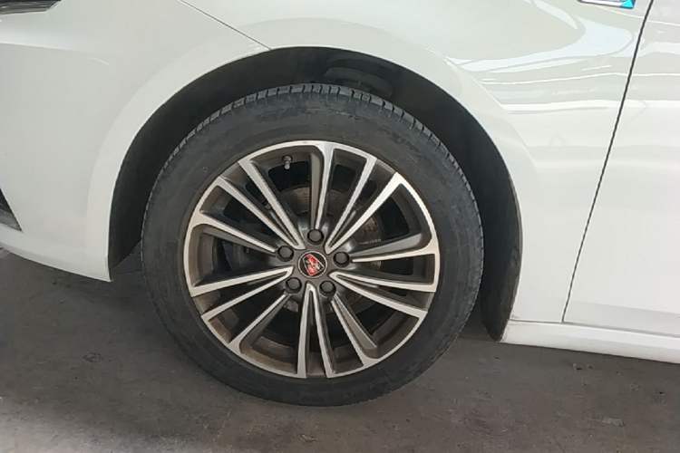 Used Roewe i6 2020 PLUS 1.6L Manual 4G Connect Glory Flagship Edition Left Front Wheel Hub