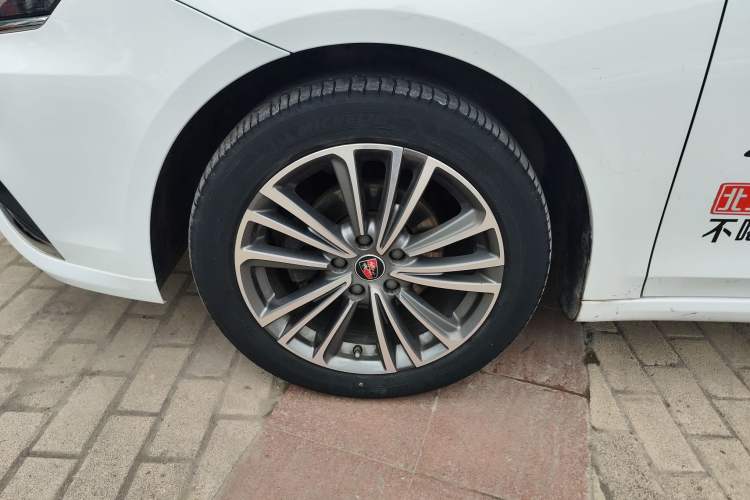 Used Roewe i6 2020 PLUS 1.6L Manual 4G Connect Glory Flagship Edition Left Front Wheel Hub