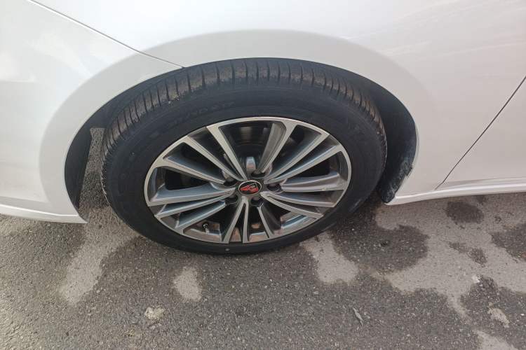 Used Roewe i6 2020 PLUS 1.6L CVT 4G Connected Glory Flagship Edition Left Front Wheel Hub