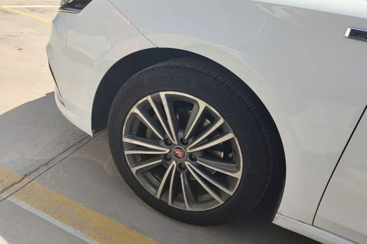 Used Roewe i6 2020 PLUS 20T TST 4G Connected Glory Flagship Edition Left Front Wheel Hub
