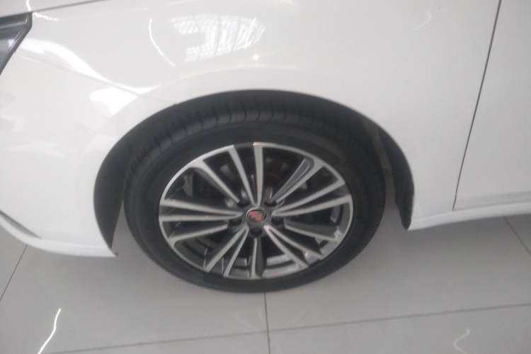Used Roewe i6 2020 PLUS 1.6L CVT 4G Connected Glory Flagship Edition Left Front Wheel Hub