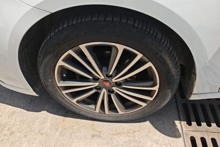 Used Roewe i6 2020 PLUS 1.6L CVT 4G Connected Glory Holographic Edition Left Front Wheel Hub