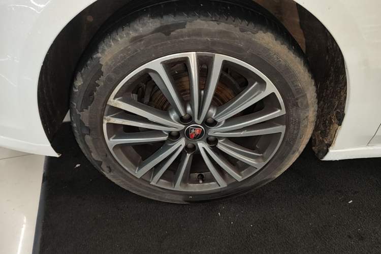 Used Roewe i6 2020 PLUS 1.6L CVT 4G Connected Glory Flagship Edition Left Front Wheel Hub