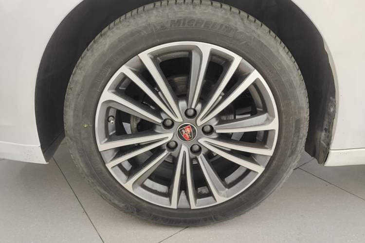 Used Roewe i6 2020 PLUS 1.6L CVT 4G Connected Glory Flagship Edition Left Front Wheel Hub