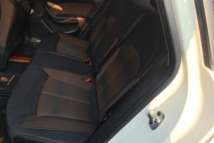 Used Roewe i6 2020 PLUS 1.6L CVT 4G Connected Glory Luxury Edition Left Rear Seat