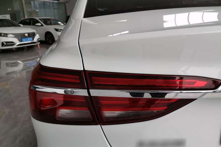 Used Roewe i6 2020 PLUS 1.6L CVT 4G Connected Glory Flagship Edition Left Rear Taillight