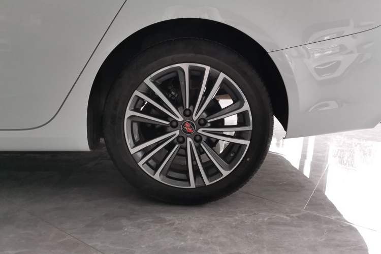 Used Roewe i6 2020 PLUS 1.6L CVT 4G Connected Glory Flagship Edition Left Rear Wheel Hub