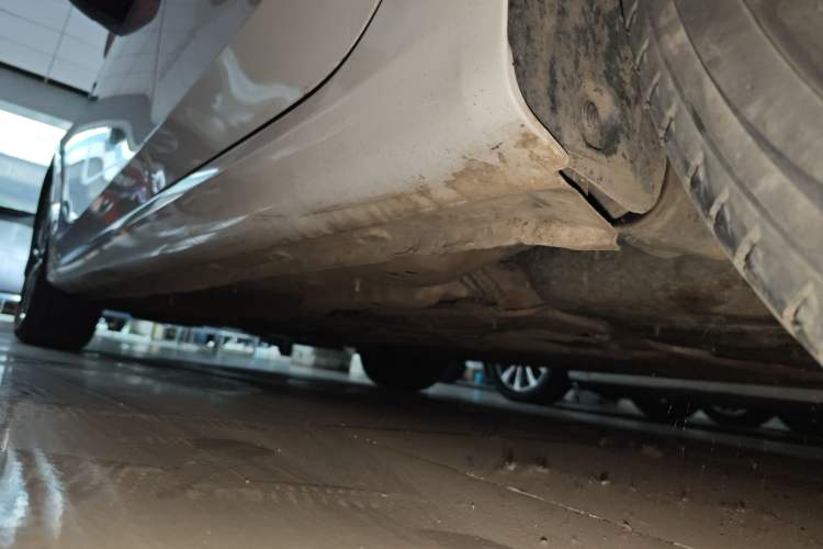 Used Roewe i6 2020 PLUS 1.6L CVT 4G Connected Glory Flagship Edition Left Side Sill