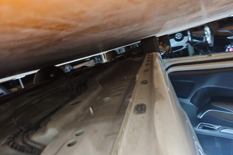 Used Roewe i6 2020 PLUS 1.6L CVT 4G Connected Glory Luxury Edition Left Side Sill