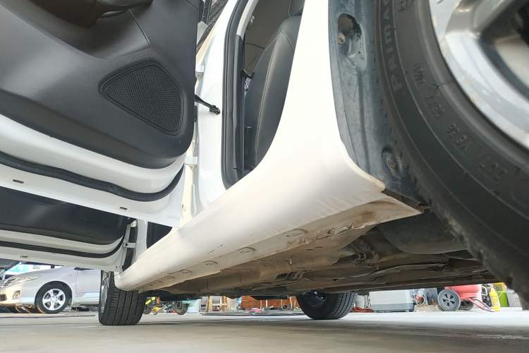 Used Roewe i6 2020 PLUS 1.6L CVT 4G Connected Glory Flagship Edition Left Side Sill