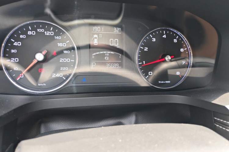 Used Roewe i6 2020 PLUS 1.6L CVT 4G Connected Glory Flagship Edition Odometer Close Up