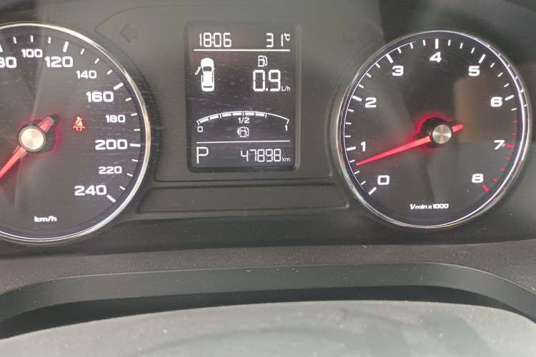 Used Roewe i6 2020 PLUS 1.6L CVT 4G Connected Glory Flagship Edition Odometer Close Up