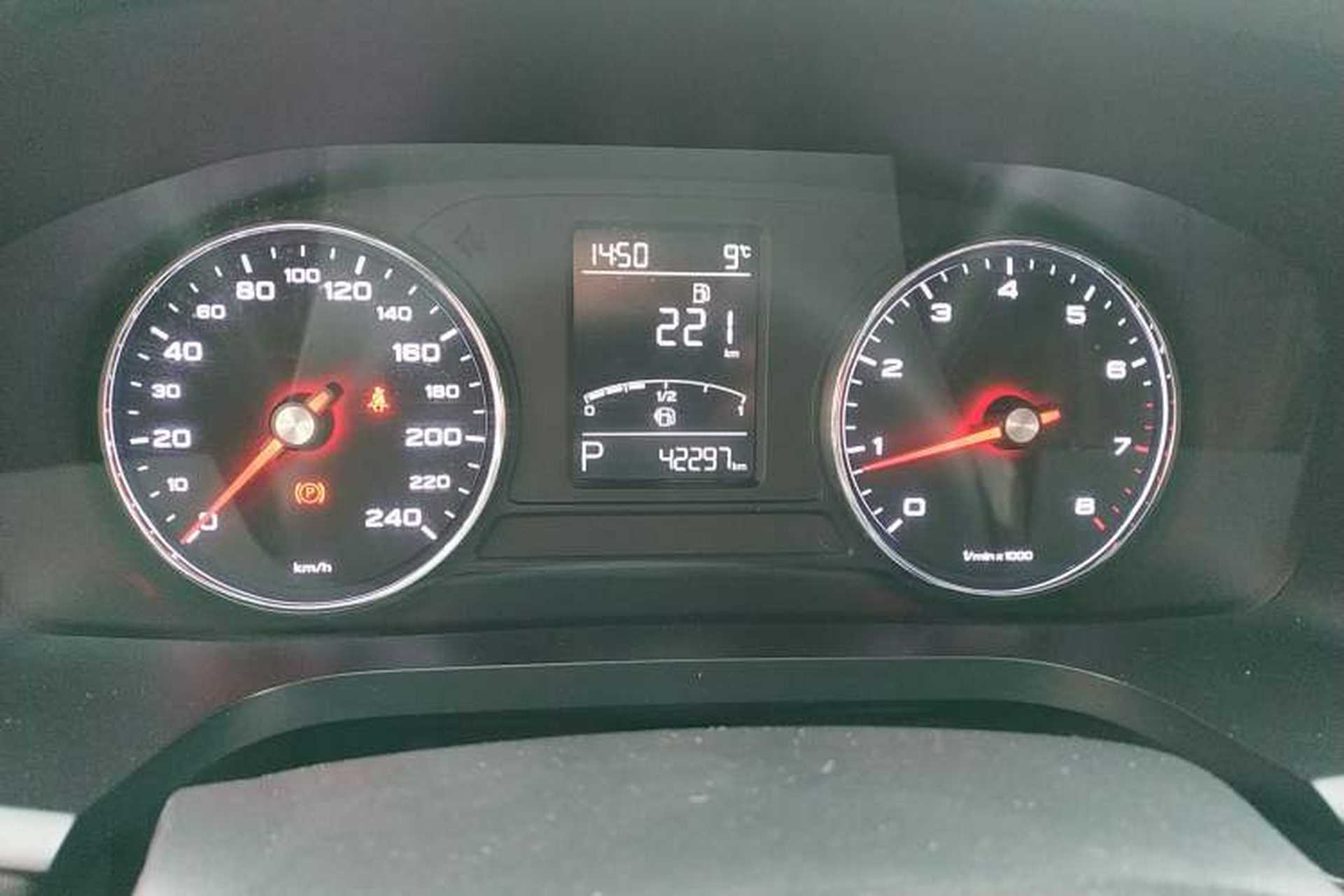 Used Roewe i6 2020 PLUS 1.6L CVT 4G Connected Glory Flagship Edition Odometer Close Up