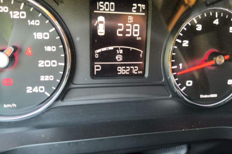 Used Roewe i6 2020 PLUS 1.6L CVT 4G Connected Glory Flagship Edition Odometer Close Up