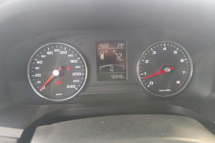 Used Roewe i6 2020 PLUS 1.6L Manual 4G Connect Glory Flagship Edition Odometer Close Up