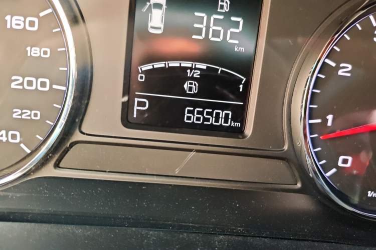 Used Roewe i6 2020 PLUS 1.6L CVT 4G Connected Glory Flagship Edition Odometer Close Up